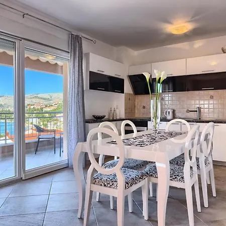 Luxury Okrug Gornji With Sea View And Pool شقة