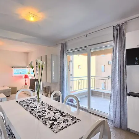 Apartment Luxury Okrug Gornji With Sea View And Pool Trogir