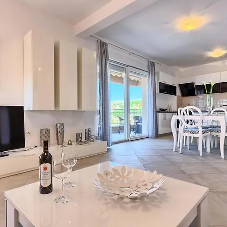Luxury Okrug Gornji With Sea View And Pool Apartment