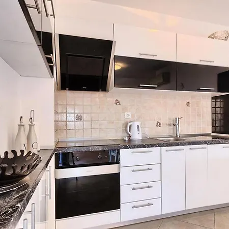 Luxury Okrug Gornji With Sea View And Pool Apartment *